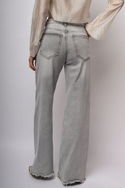 Jeans a gamba ampia sfrangiati