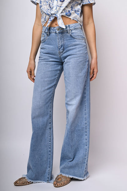 Jeans a gamba ampia sfrangiati